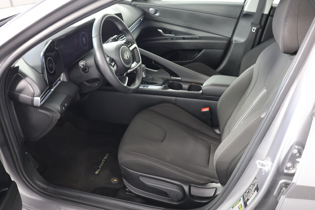 Used 2025 Hyundai Elantra SEL FWD image 20