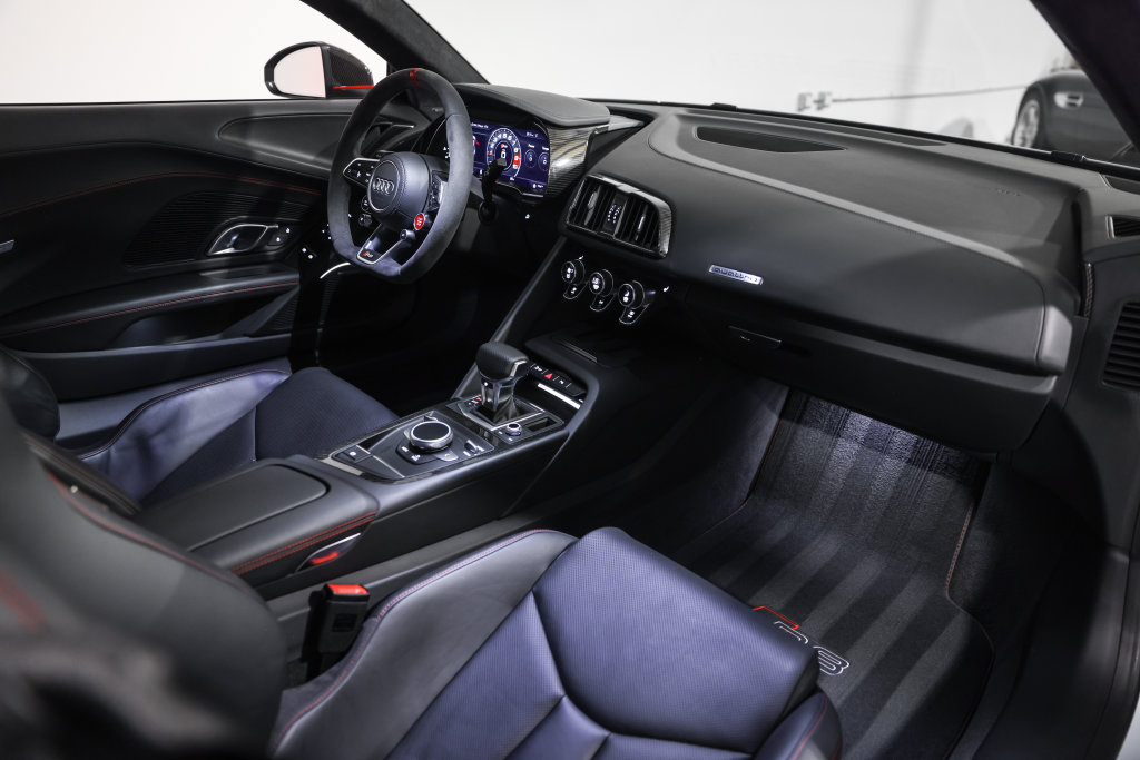 Used 2018 Audi R8 V10 plus w/ Full Leather Package AWD/4WD image 22