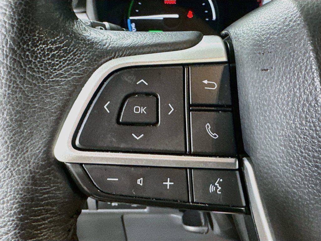 Used 2024 Toyota Sienna XLE FWD image 25
