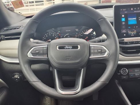 Used 2025 Jeep Compass Limited AWD/4WD image 13