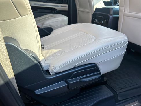 Used 2024 Ford Expedition Max Platinum AWD/4WD image 11
