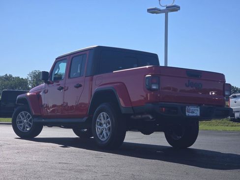 Used 2023 Jeep Gladiator Sport AWD/4WD image 13