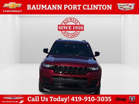 Used 2023 Jeep Grand Cherokee L Laredo image 1