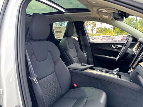 New 2026 Volvo XC60 B5 Core w/ Climate Package AWD/4WD image 31