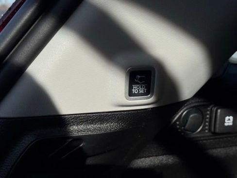 Used 2023 Jeep Grand Cherokee Limited w/ Luxury Tech Group II image 11