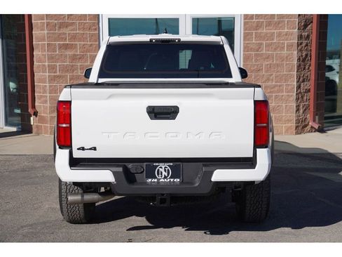Used 2026 Toyota Tacoma TRD Off-Road image 5