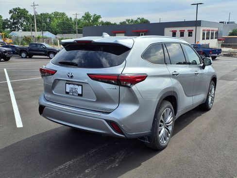 Used 2021 Toyota Highlander Platinum AWD/4WD image 4