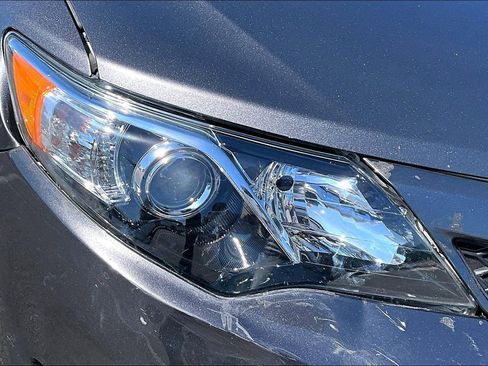 Used 2014 Toyota Camry SE w/ Leather Package FWD image 32
