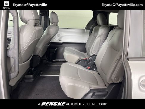 Certified 2025 Toyota Sienna XLE FWD image 27