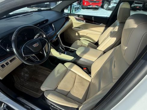 Used 2017 Cadillac XT5 Luxury image 24