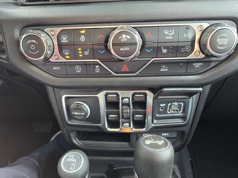 Used 2025 Jeep Wrangler Unlimited Sport AWD/4WD image 10