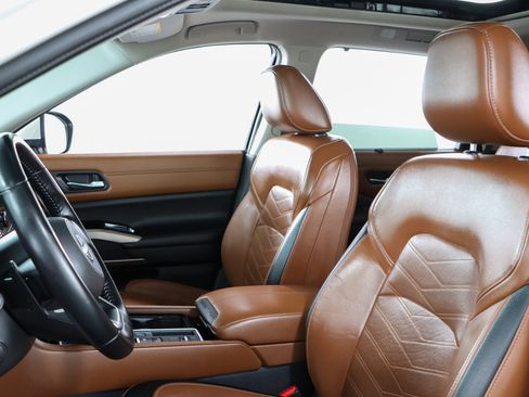 Used 2023 Nissan Pathfinder Platinum image 24