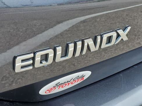 Used 2022 Chevrolet Equinox LT FWD image 11
