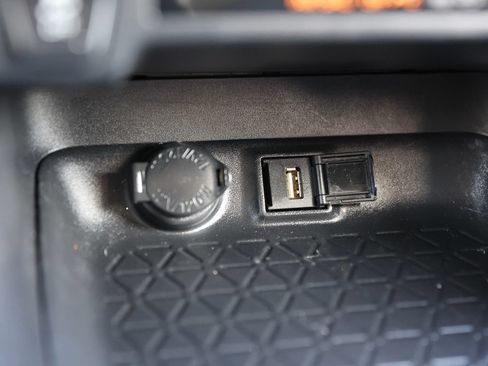 Used 2021 Toyota RAV4 LE AWD/4WD image 28