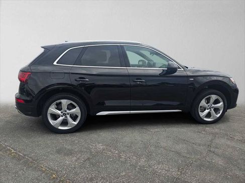 Used 2023 Audi Q5 2.0T Premium Plus w/ Premium Plus Package AWD/4WD image 2