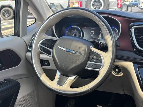 Used 2020 Chrysler Pacifica Limited image 13