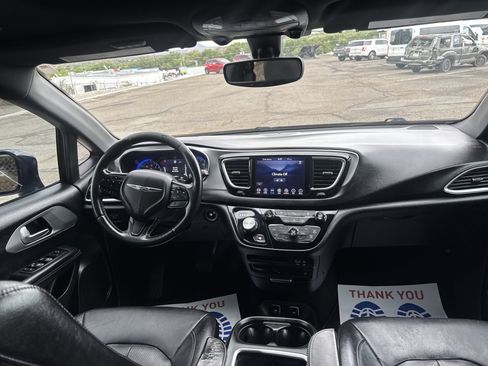 Used 2018 Chrysler Pacifica Touring-L Plus FWD image 13