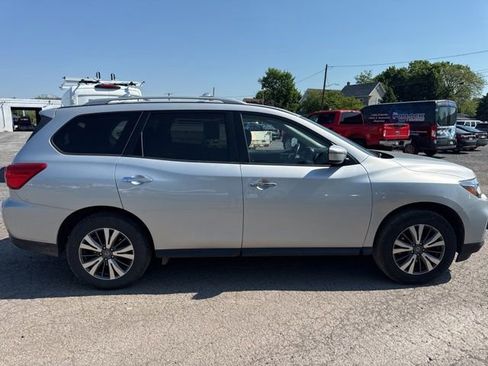 Used 2019 Nissan Pathfinder SV AWD/4WD image 5