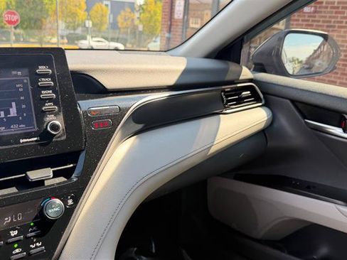 Used 2021 Toyota Camry SE Hybrid FWD image 30