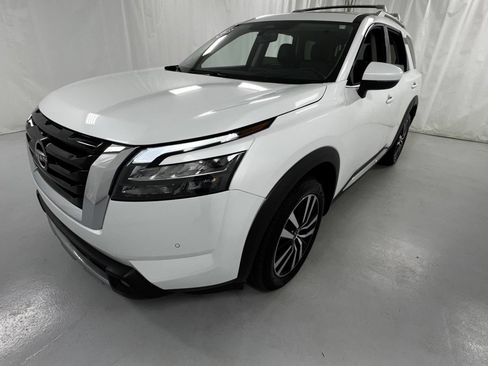 Certified 2025 Nissan Pathfinder Platinum AWD/4WD image 7