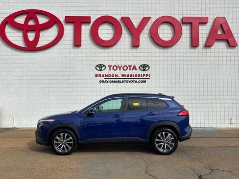 Used 2023 Toyota Corolla Cross XLE w/ Convenience Package image 2