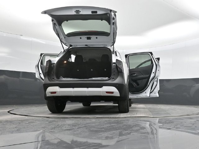 Used 2025 Nissan Kicks SV AWD/4WD image 49
