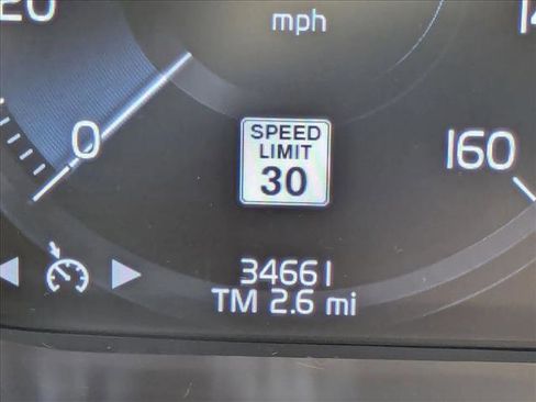Used 2021 Volvo XC60 T5 Momentum w/ Protection Package Premier FWD image 11