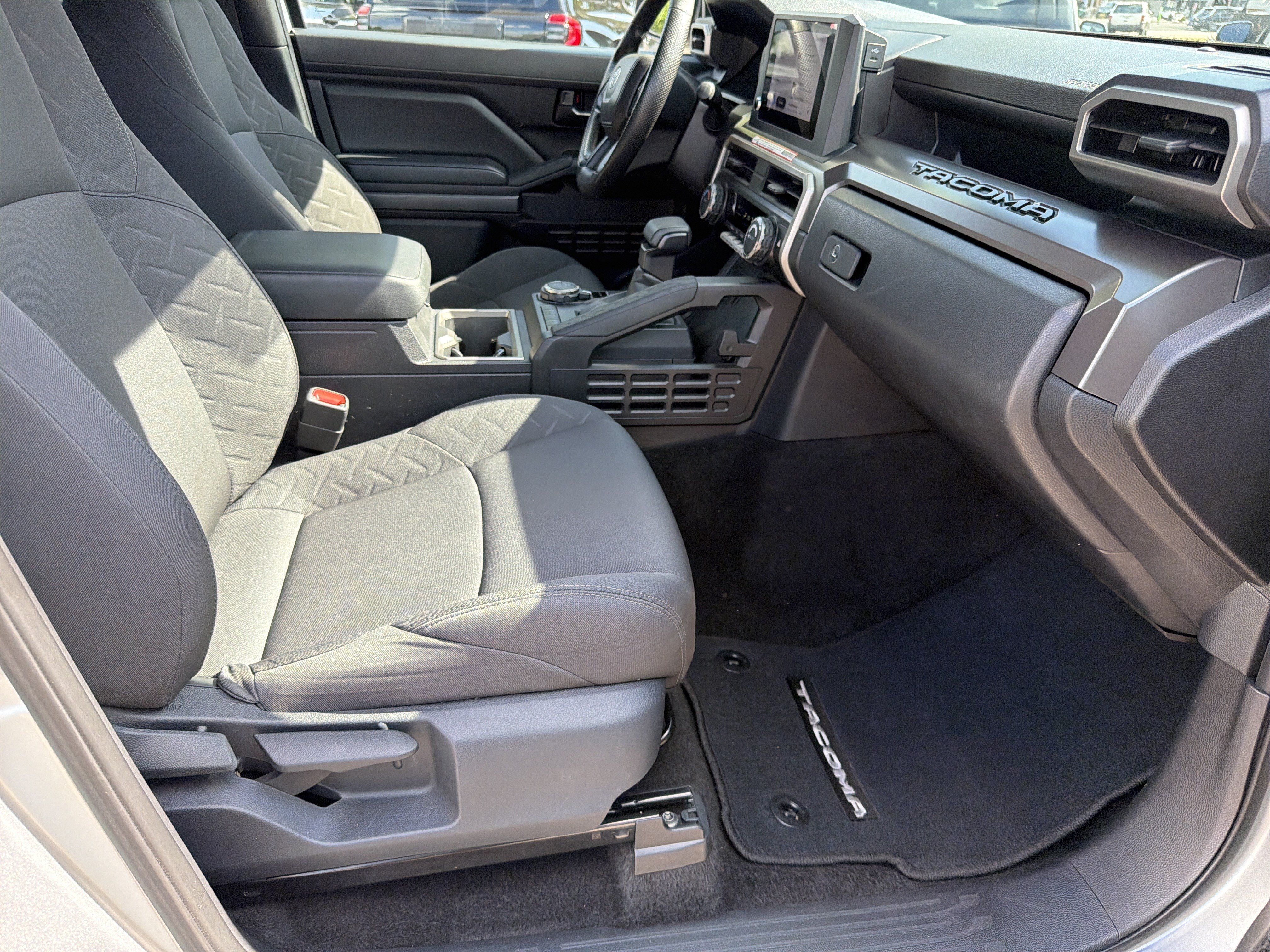 Certified 2025 Toyota Tacoma SR5 AWD/4WD image 24