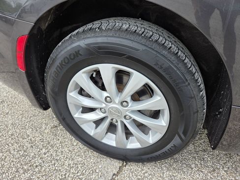 Used 2017 Chrysler Pacifica Touring-L FWD image 14