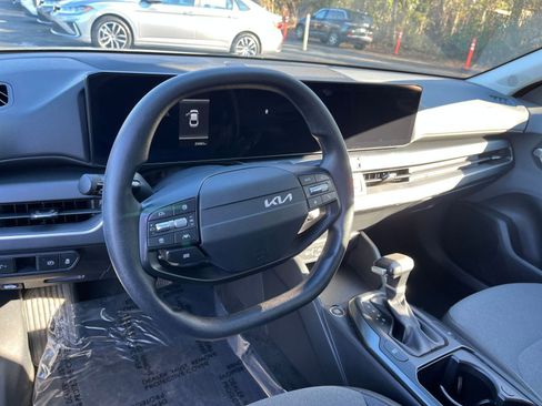 Used 2025 Kia K4 LXS image 27