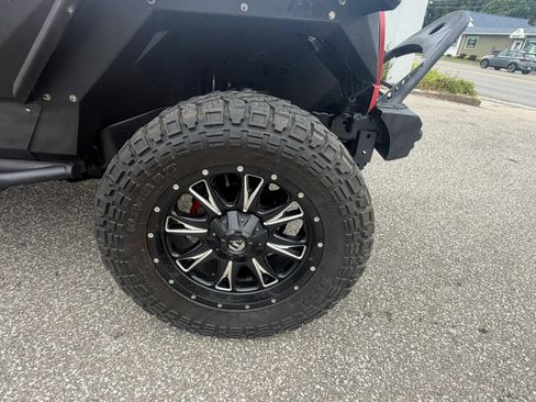 Used 2018 Jeep Wrangler Unlimited Sahara AWD/4WD image 25