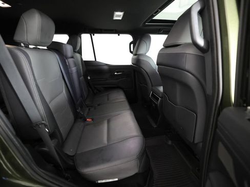 Used 2024 Lexus GX 550 w/ Accessory Package (2T) AWD/4WD image 11
