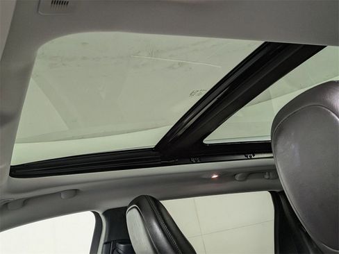 Used 2019 Jeep Cherokee Limited image 13