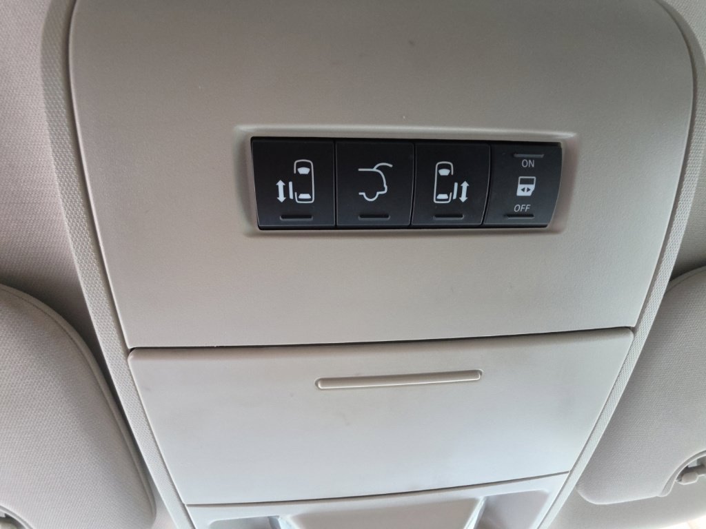 Used 2014 Dodge Grand Caravan SXT w/ Rear Park Assist Package FWD image 25