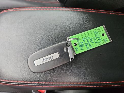 Used 2019 Jeep Cherokee Trailhawk image 34