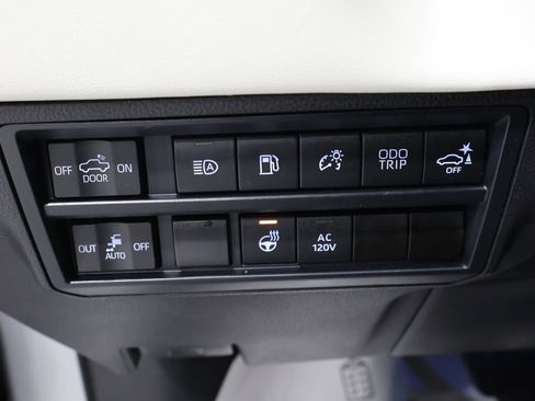 Used 2024 Toyota Tundra Capstone image 32