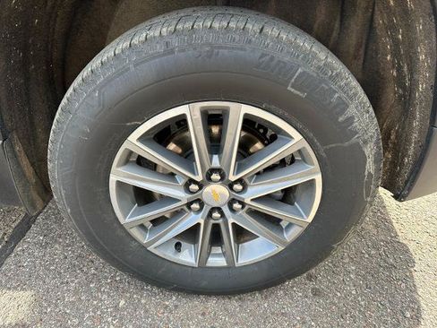 Used 2023 Chevrolet Traverse LT AWD/4WD image 12