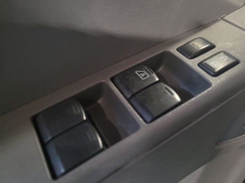 Used 2016 Nissan Frontier SV image 27