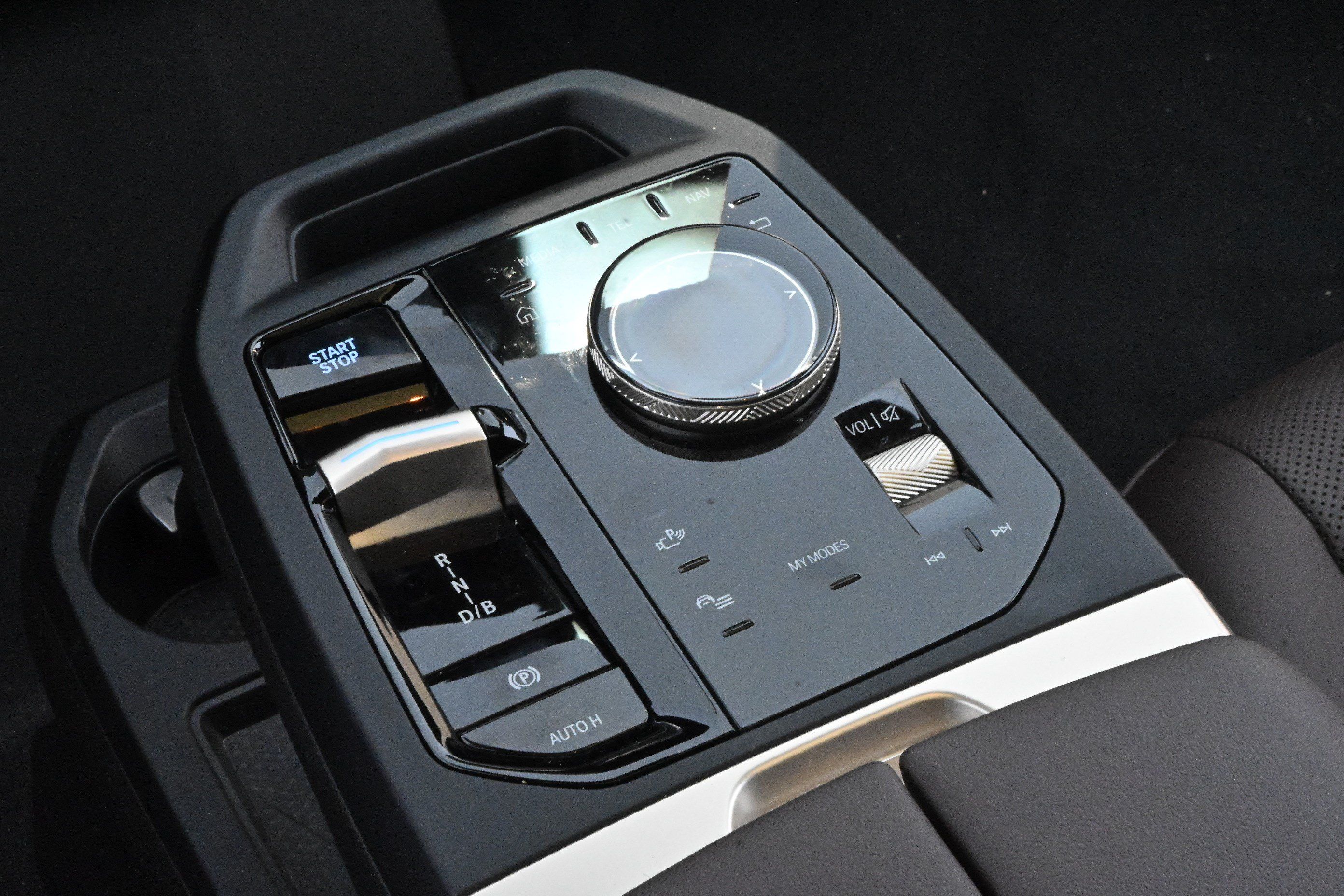 Certified 2024 BMW iX xDrive50 AWD/4WD image 33