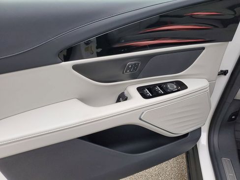 New 2026 Lincoln Nautilus Premier image 17