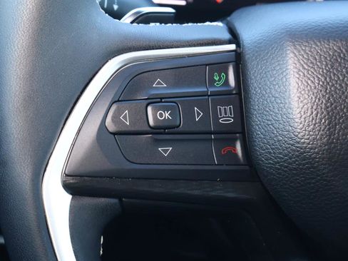 Used 2025 Jeep Grand Cherokee Altitude image 23