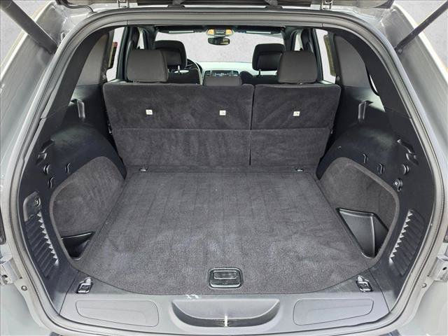 Used 2019 Jeep Grand Cherokee Laredo AWD/4WD image 15