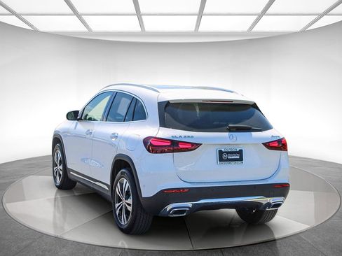 New 2026 Mercedes-Benz GLA 250 4MATIC image 2