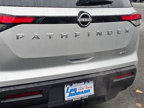 New 2025 Nissan Pathfinder SV w/ SV Premium Package image 26
