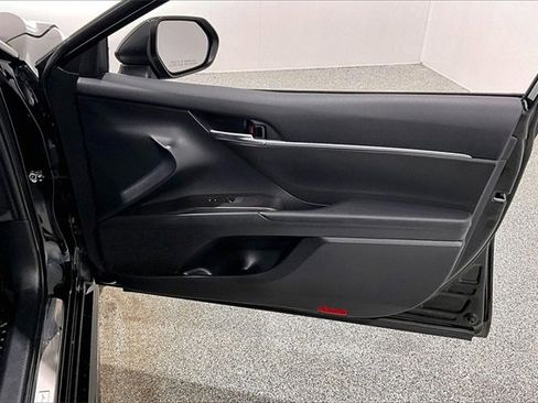 Used 2024 Toyota Camry SE image 29