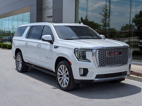 Used 2022 GMC Yukon XL Denali AWD/4WD image 9