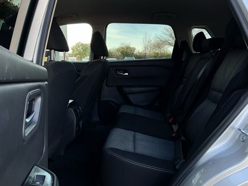 Used 2025 Nissan Rogue SV image 12