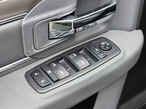 Used 2020 RAM 1500 Classic SLT w/ Luxury Group image 21