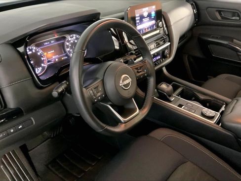 Used 2025 Nissan Pathfinder SV AWD/4WD image 14