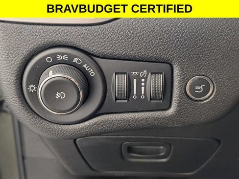 Used 2019 Jeep Cherokee Latitude Plus w/ Comfort/Convenience Group AWD/4WD image 15